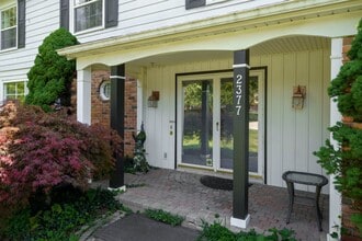 2377 Williamstown Ct in Bloomfield Hills, MI - Foto de edificio - Building Photo