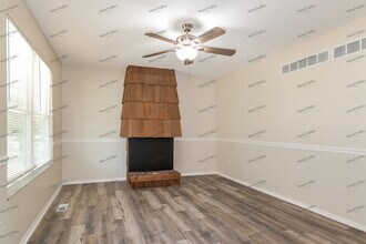 2355 Lindsay Ln in Florissant, MO - Building Photo - Building Photo