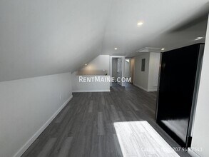 7 Bennett Ave, Unit 4 in Skowhegan, ME - Building Photo - Building Photo