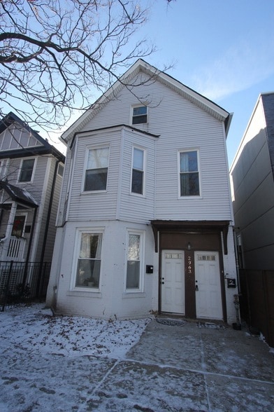 property at 2963 W Nelson St