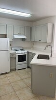 440 Elm Dr, Unit 103 in Las Vegas, NV - Building Photo