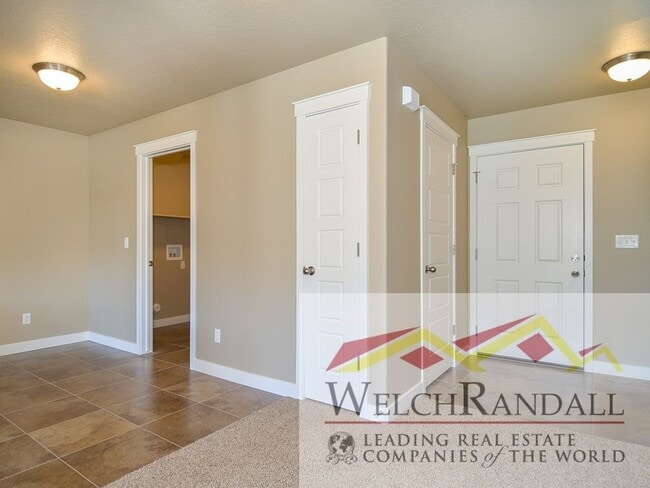 2433 Wellington Dr in Harrisville, UT - Building Photo - Building Photo