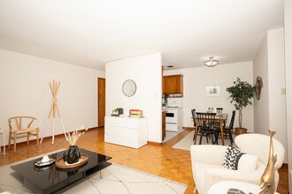1051 Taylor Av in Winnipeg, MB - Building Photo - Building Photo