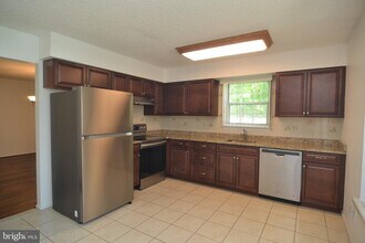 4004 Adelaide Dr in Mount Laurel, NJ - Building Photo - Building Photo