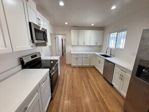 2305 Legion Ave in Oakland, CA - Building Photo - Building Photo
