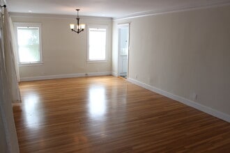 1221 N Orange Grove Ave in West Hollywood, CA - Building Photo - Building Photo