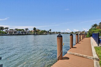 1717 N Riverside Dr in Pompano Beach, FL - Building Photo - Building Photo