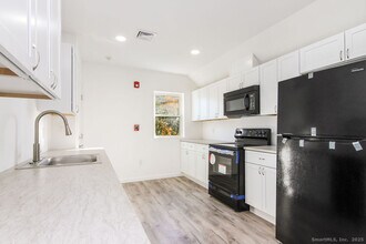 66 Winthrop St in New Britain, CT - Building Photo - Building Photo