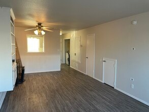 1901 E Lindsey St in Norman, OK - Foto de edificio - Building Photo