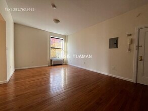 53 W 72nd St in New York, NY - Building Photo - Building Photo