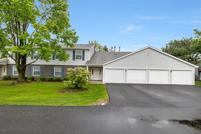 property at 690 Thorntree Ct