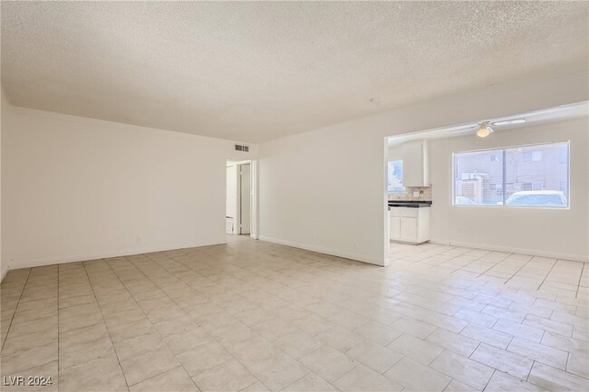 3237 Arlene Way, Unit 3 in Las Vegas, NV - Building Photo - Building Photo