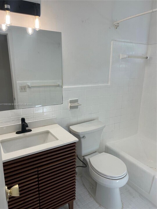 2236 Jackson St in Hollywood, FL - Building Photo