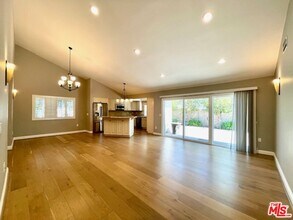 1080 Finrod Ct in Westlake Village, CA - Foto de edificio - Building Photo