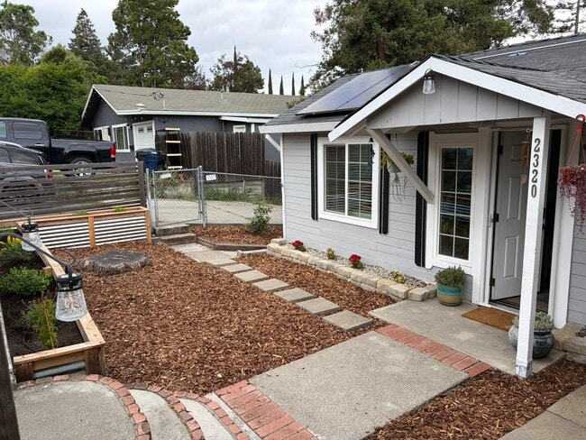 2320 Saxon St in Martinez, CA - Building Photo - Building Photo