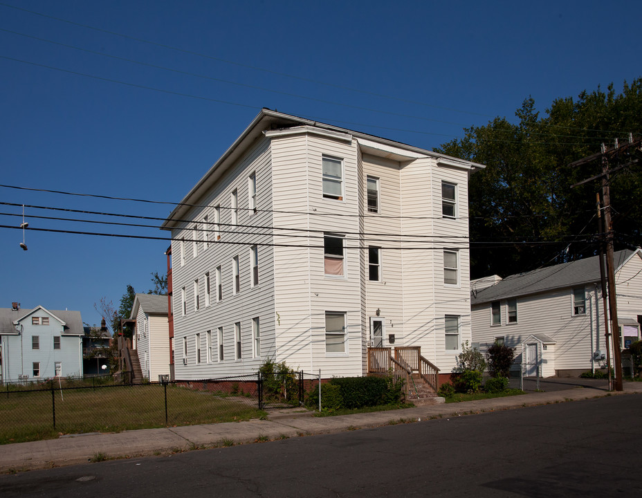 74 Spring St in New Britain, CT - Foto de edificio