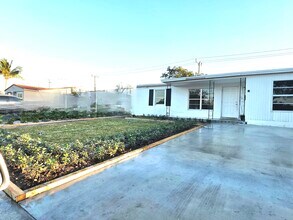 250 NE 51st St in Fort Lauderdale, FL - Foto de edificio - Building Photo
