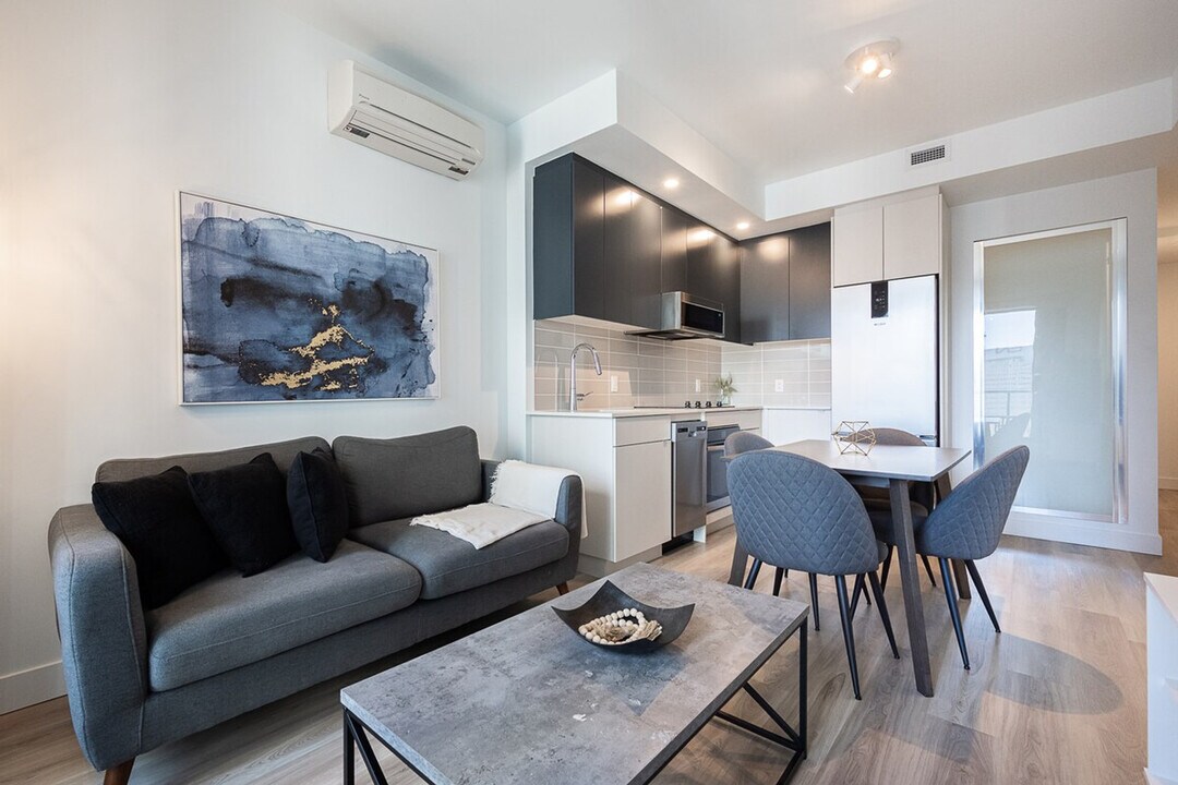 665 Rue Versailles in Montréal, QC - Building Photo