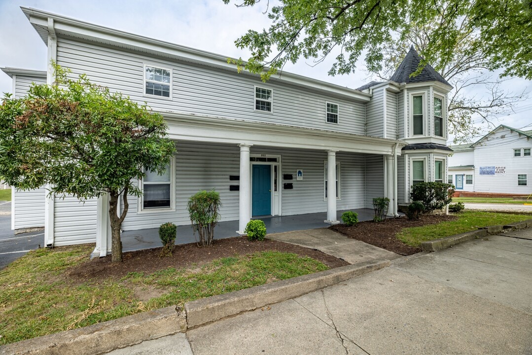 211 Saint George St in Farmville, VA - Building Photo