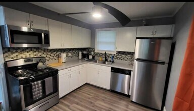 318 Minocqua St in Park Forest, IL - Building Photo - Building Photo