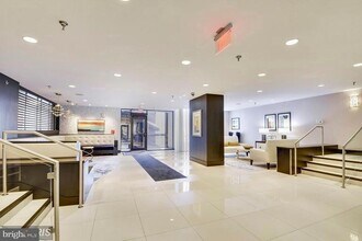 7401 Westlake Terrace, Unit 610 in Bethesda, MD - Foto de edificio - Building Photo