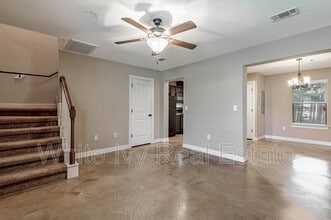 Avenue Townhomes in Huntsville, TX - Foto de edificio - Building Photo