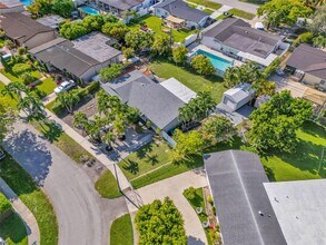 9250 SW 31st Terrace in Miami, FL - Foto de edificio - Building Photo