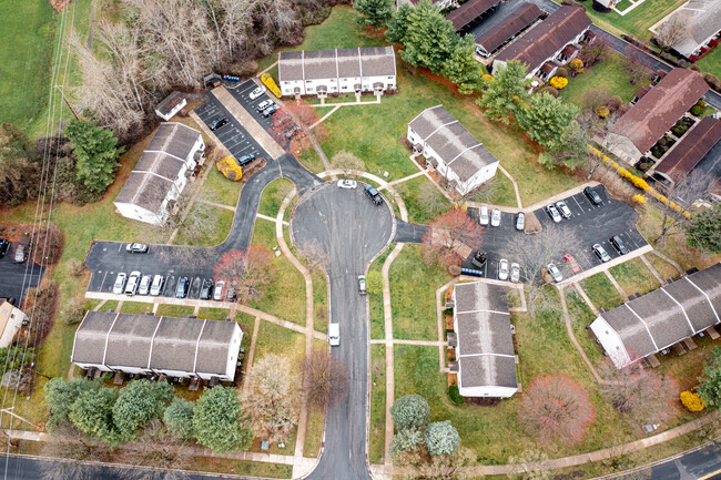 Southside Court in State College, PA - Foto de edificio - Building Photo