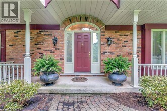22 Deerpath Ct in Cambridge, ON - Building Photo - Building Photo