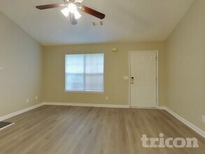 215 Winterville Dr in Rockmart, GA - Foto de edificio - Building Photo