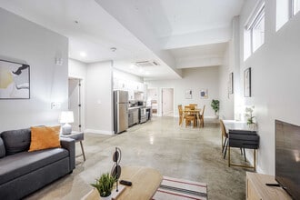 205 W 4th St in Cincinnati, OH - Foto de edificio - Building Photo