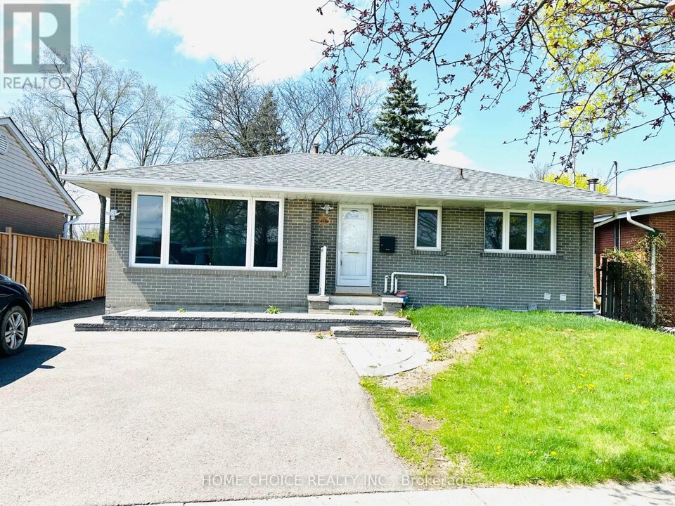 116 Eldomar Ave in Brampton, ON - Building Photo