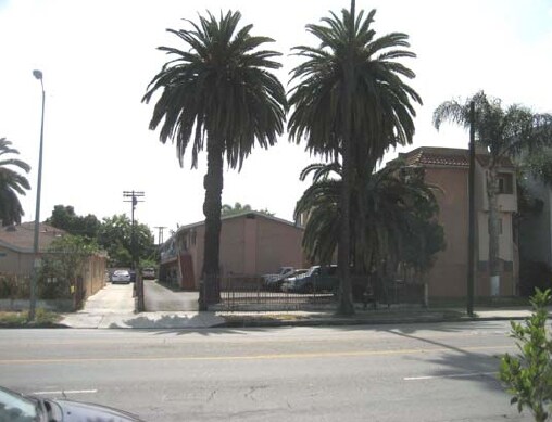 7716 S Figueroa St in Los Angeles, CA - Building Photo