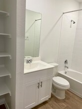 270 Yosemite Dr in Kyle, TX - Foto de edificio - Building Photo