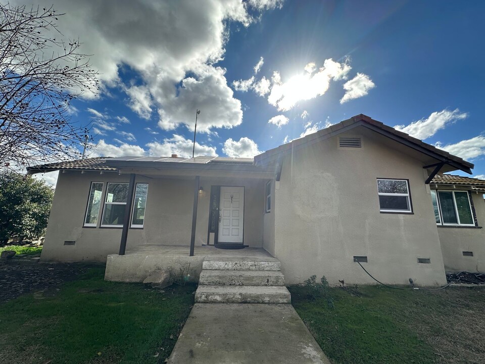 14987 Oscar Ave in Visalia, CA - Building Photo