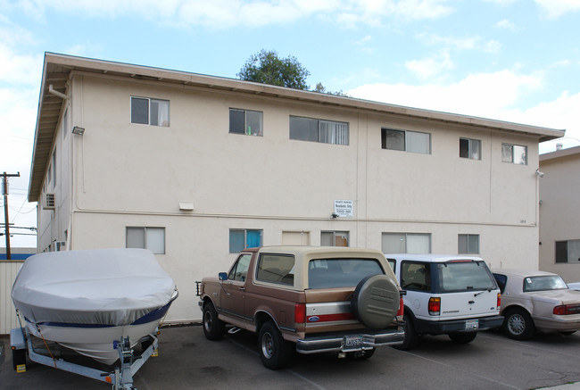 El Capitan in El Cajon, CA - Foto de edificio - Building Photo