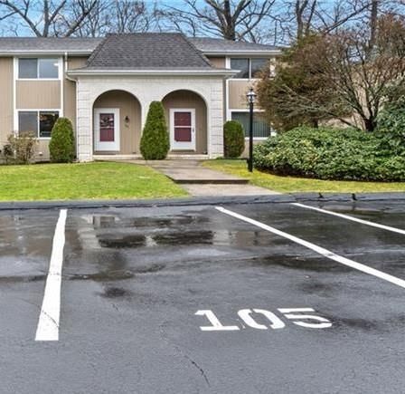 105 Woodside Dr in North Providence, RI - Foto de edificio - Building Photo