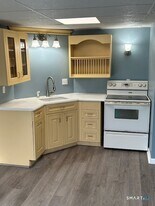 40 High St in Winchester, CT - Building Photo