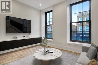 29 Main St in Cambridge, ON - Building Photo - Building Photo