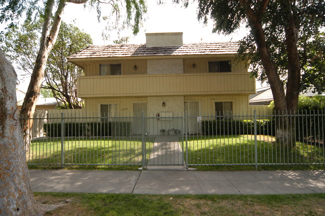 6508 Coldwater Canyon Ave in North Hollywood, CA - Foto de edificio - Building Photo