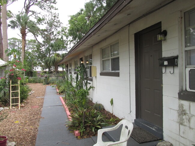 309 Charles St, Unit B in Port Orange, FL - Building Photo - Building Photo