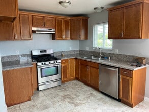 5843 Myrtle Ave in Long Beach, CA - Building Photo - Building Photo