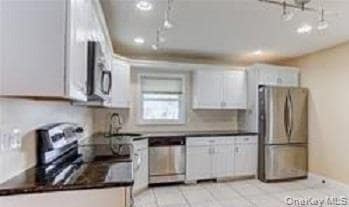 33 Robin Ln in Levittown, NY - Building Photo - Building Photo