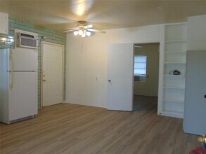 1701 E 38th St in Austin, TX - Building Photo - Building Photo