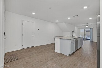 12283 Radiant Sunrise Rd in Las Vegas, NV - Building Photo - Building Photo