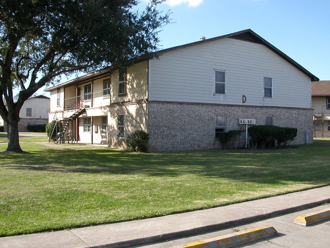 South Point Apartments in El Campo, TX - Foto de edificio - Building Photo