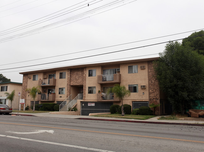 Vangwin Apartments in Van Nuys, CA - Building Photo - Building Photo