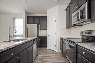 1611 Meadow Crossing in East Point, GA - Building Photo - Building Photo