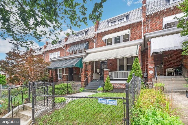 415 Gallatin St NW in Washington, DC - Building Photo - Building Photo