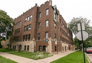 2445 W Rosemont Ave in Chicago, IL - Building Photo
